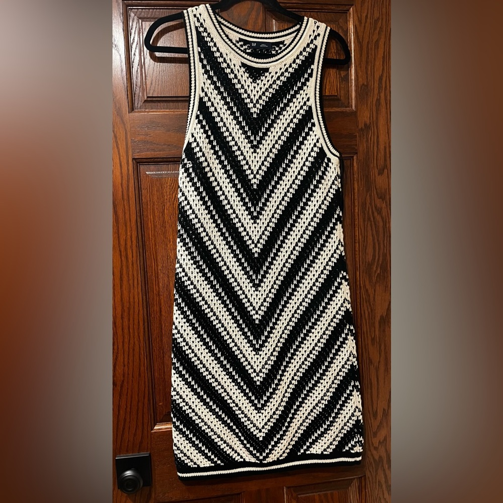 GAP Black and Cream Chevron Midi Dress cotton size small